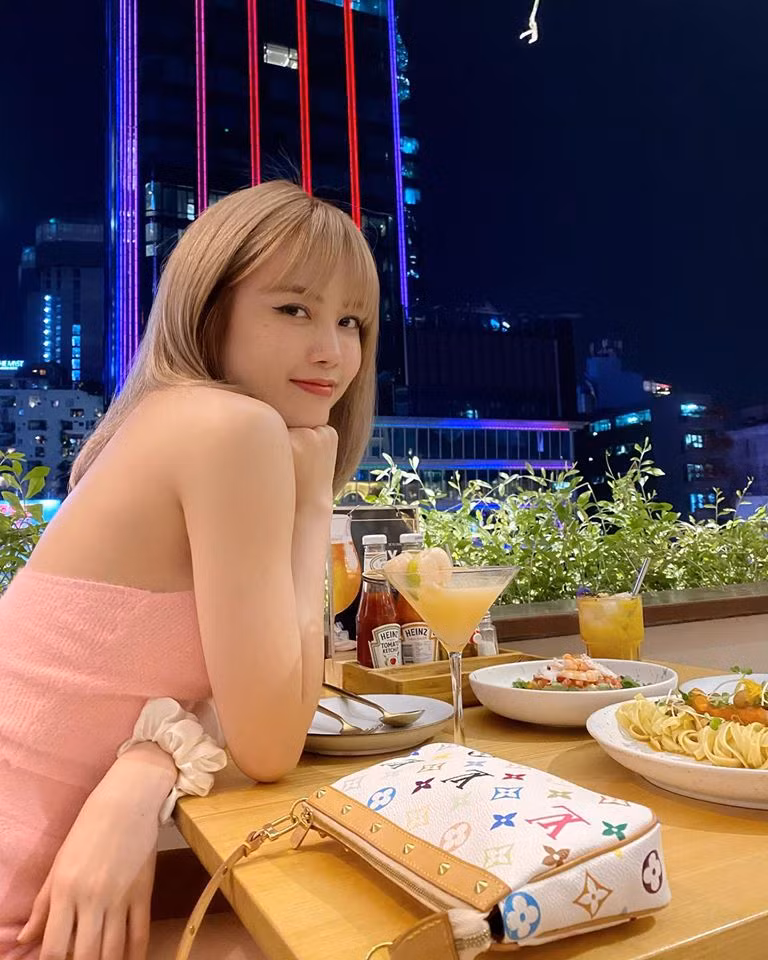 Các fan của Thiều Bảo Trâm cực yêu thích cách mix and match đỉnh cao của cô nàng cá tính này.