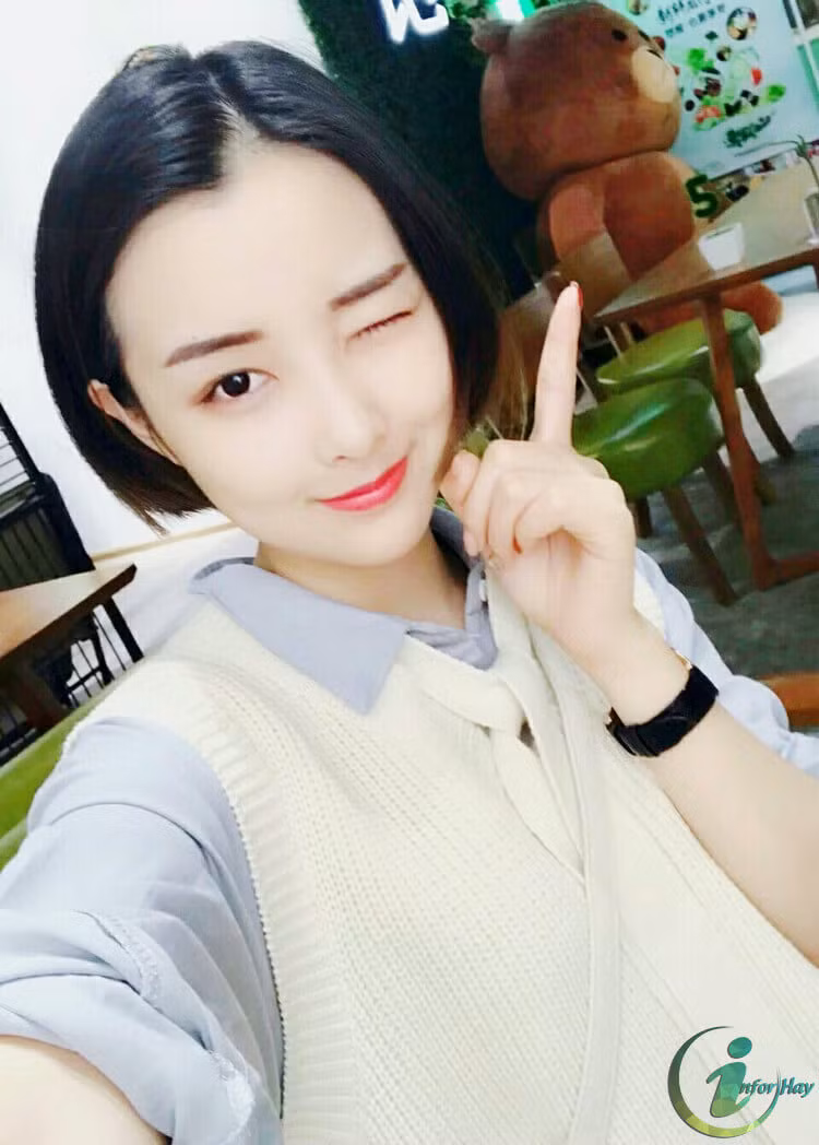 Vì quá xinh xắn, hot girl Trung Quốc tên Đóa Nhi khiến trái tim của không ít khách hàng nam tan chảy mỗi khi bước vào quán.