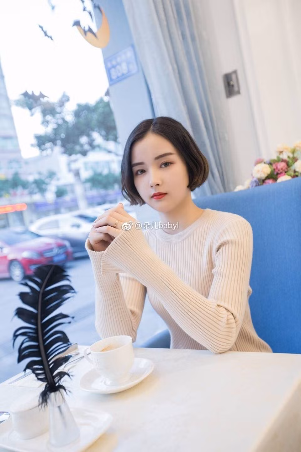 Trước những thông tin trái chiều đổ dồn về mình, 9X khẳng định đó chỉ là một chiếc váy bình thường chứ không hề có chuyện cưới xin.