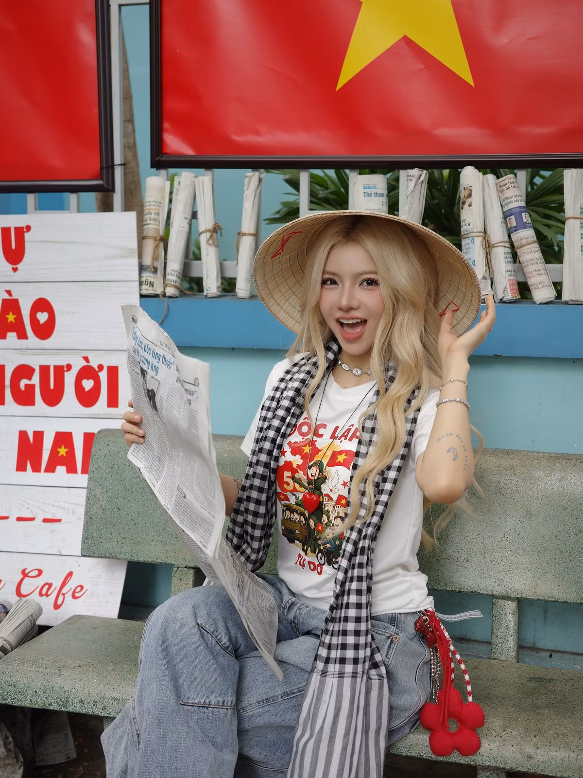 Bên cạnh đó, nhan sắc của Bùi Thảo Ly cũng được netizen khen ngợi hết lời, đặc biệt sau khi cô nàng công khai sửa một số điểm trên gương mặt.