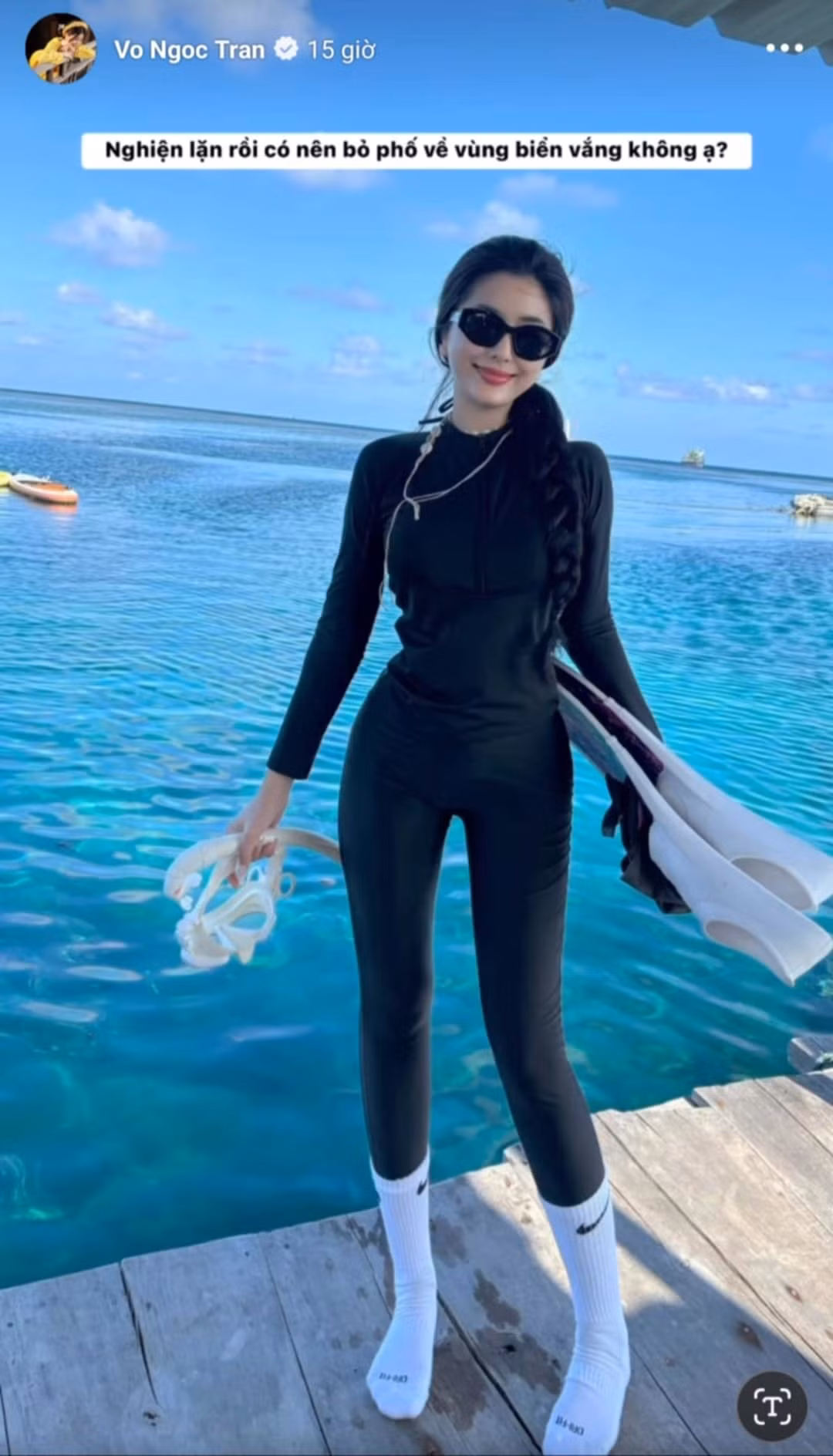 Theo dõi trang cá nhân của Võ Ngọc Trân, nàng hot girl này rất thích đi biển, check in bikini khoe vóc dáng trên bãi biển. Cứ vài 3 post lại có 1 post trên biển và đây cũng là những bức ảnh đạt nhiều like nhất của nàng hot girl.