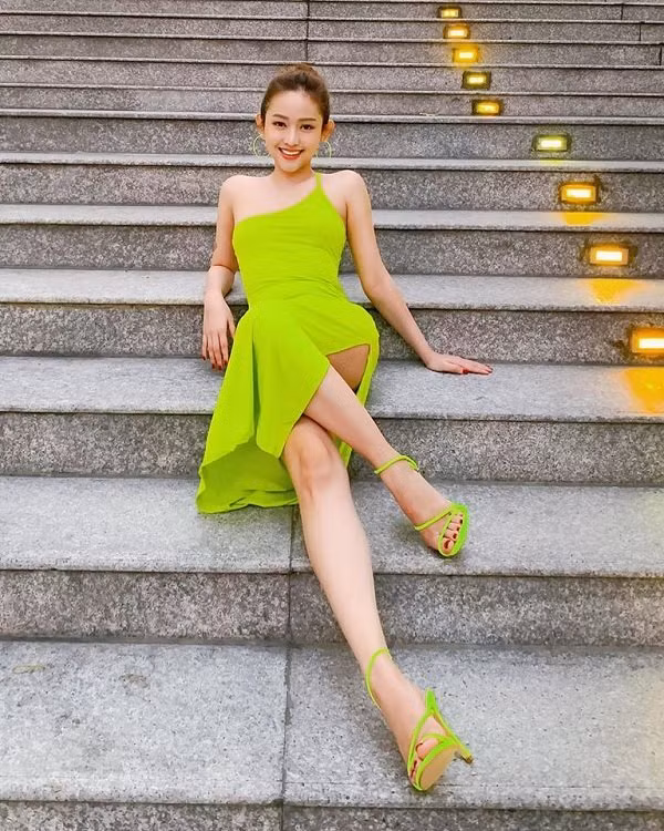 Cùng ngắm nhìn những bức ảnh Thúy Vi thay đổi phong cách nhưng lại nhận "trái đắng" từ phía fans.