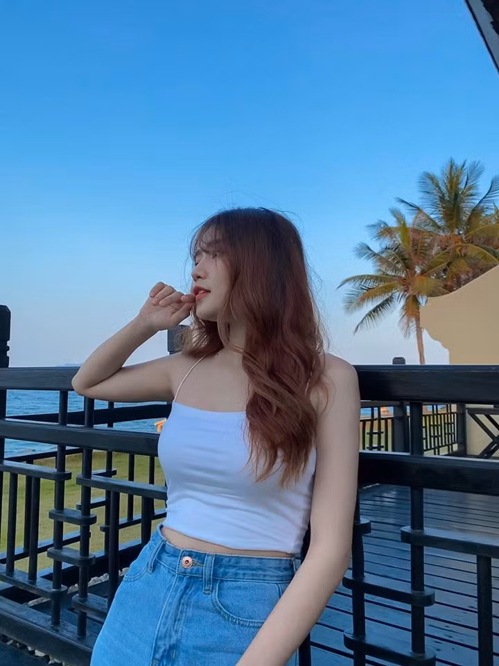 Công việc mới cũng ngốn nhiều quãng thời gian của An Vy. Mỗi ngày sau quãng thời gian đi quay film, hot girl này lại dành toàn bộ thời gian rảnh cho công việc Stream.