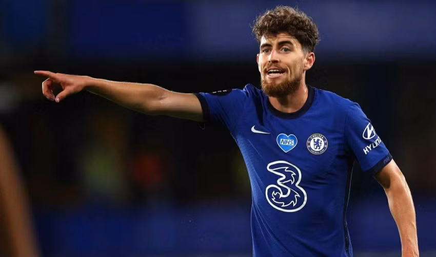 Arsenal đang theo dõi Jorginho rất sát sao, bởi lẽ Pháo thủ vẫn chưa có những tiến triển mới với Aouar và Partey. Tiền vệ người Ý hiện đang là một trong những mục tiêu chuyển nhượng hàng đầu của Arsenal.