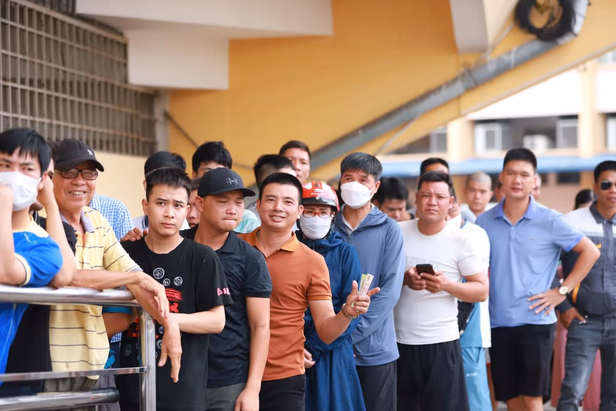 Theo Liên đoàn Bóng đá Việt Nam, trong ngày diễn ra trận đội tuyển Việt Nam và Syria, ban tổ chức sẽ mở cửa đón khán giả tới sân trước 3 tiếng đồng hồ.