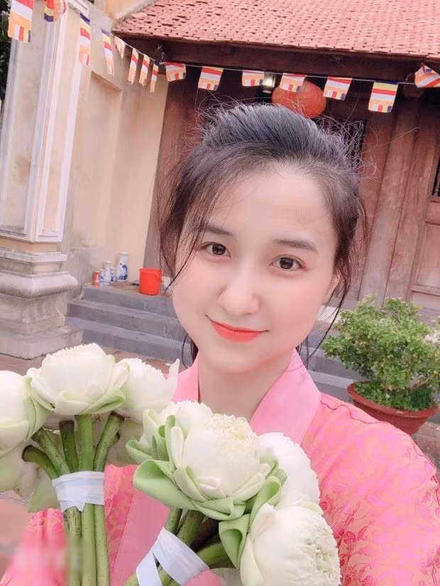 Quả thật, với nhan sắc xinh đẹp, tươi trẻ của Angela Phan nên có tin đồn khiến Minh Nhựa mê đắm suốt thời gian dài cũng không có gì là lạ.