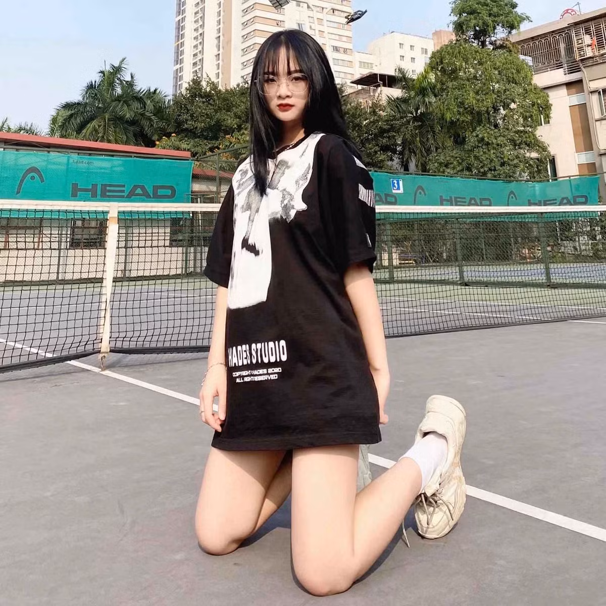 Được nhiều người biết đến, Gấm Kami nhận về nhiều điều, nhưng cũng khiến cô vướng phải không ít thị phi. Không dưới một lần cô vướng phải những tin đồn không hay, ảnh hưởng khá nhiều đến danh tiếng và hình ảnh.