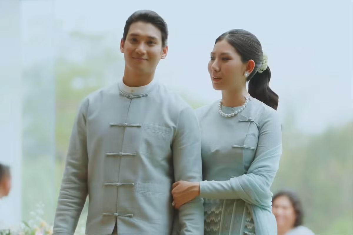 Theo đó, Paing Takhon đã đính hôn và sắp về chung nhà với bạn gái Linn Mya Phu, hơn anh 1 tuổi.