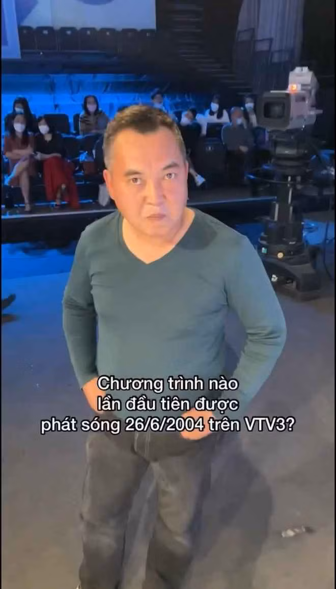 Và trùm cuối của ekip chính là nhà báo Lưu Minh Vũ - MC kì cựu của Đường lên đỉnh Olympia. Hiện nay, anh được giao vị trí là Phó trưởng phòng Trò chơi và Gặp gỡ 1 của VTV3.