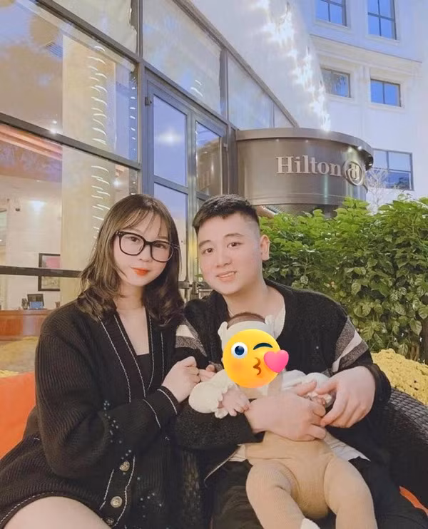 Nếu như Linh Ka đi sâu vào giới giải trí thì Chi Bé lại “dừng cuộc chơi” và làm mẹ khá sớm. Không chỉ vậy, khi bé đầu lòng mới chào đời được 10 tháng 10 ngày thì hot teen đình đám công khai hình ảnh siêu âm mang thai cùng dòng trạng thái: "Chào con thiên thần của bố mẹ. Bé Sữa lên chức làm chị rồi nha".