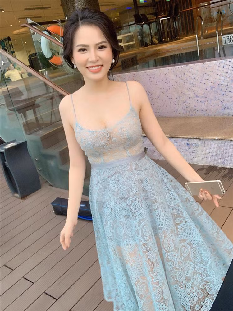 Dạo một vòng trang cá nhân, Phi Huyền Trang thường xuyên chia sẻ những khoảnh khắc tập luyện thể thao của cô. Có thể thấy, ở tuổi 34, nhan sắc của người đẹp ngày càng thăng hạng, không hề lộ ra dấu hiệu của thời gian.