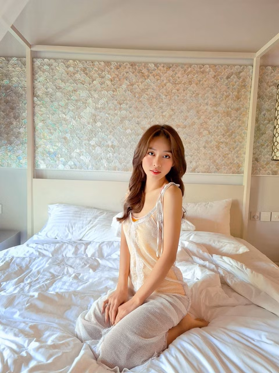 Khả Ngân khoe nhan sắc xinh đẹp trong chuyến nghỉ dưỡng.
