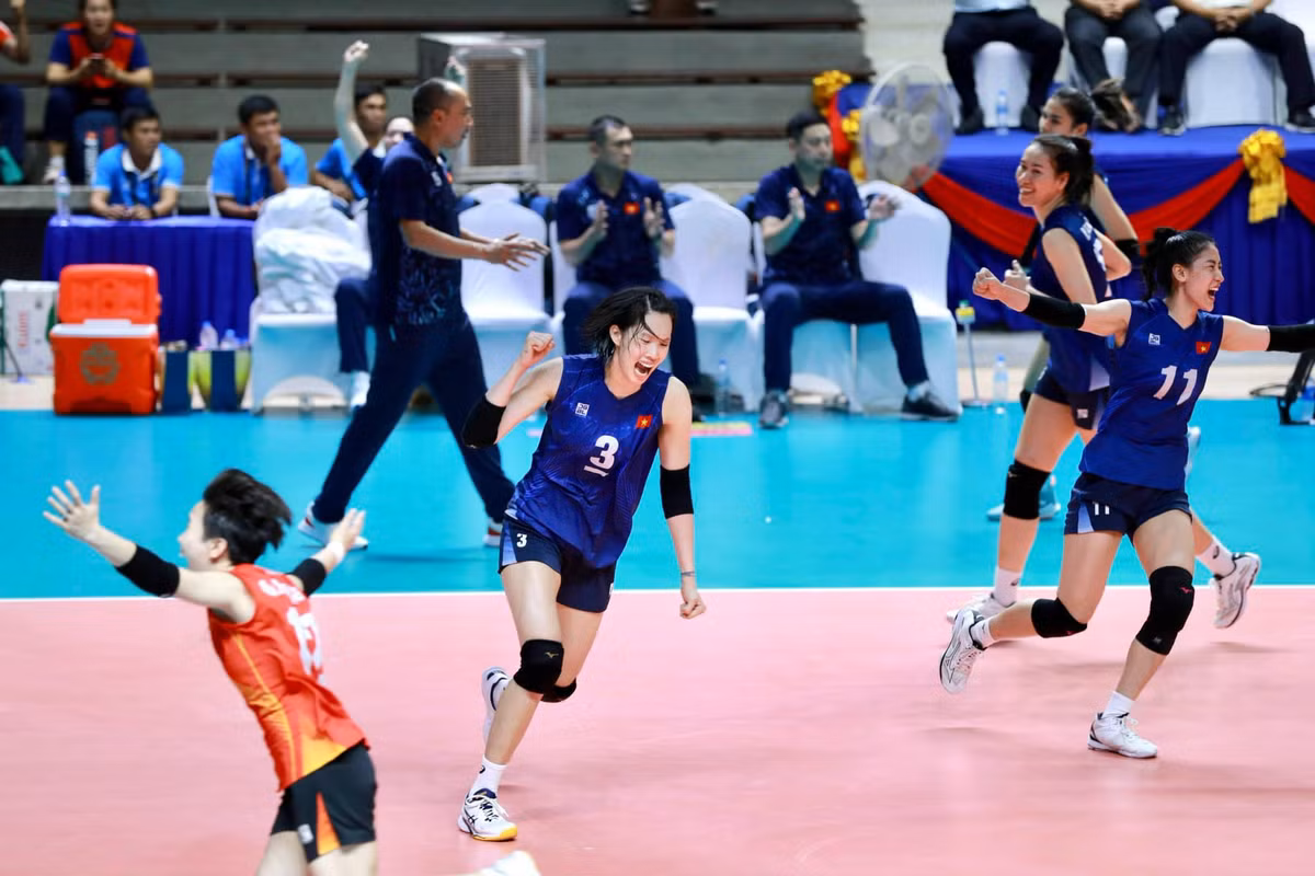 Vut mat HCV SEA Games, bong chuyen nu xung dang nhan thuong nong