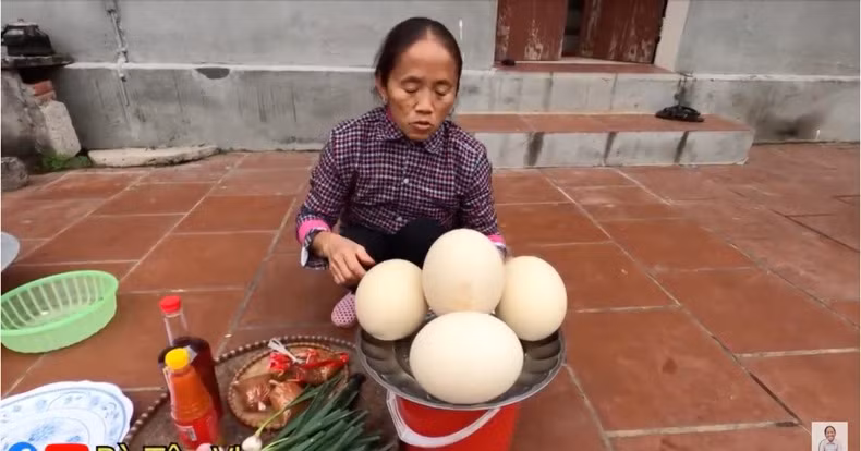 Nau do an co the gay ngo doc, ba Tan Vlog nhan y kien trai chieu