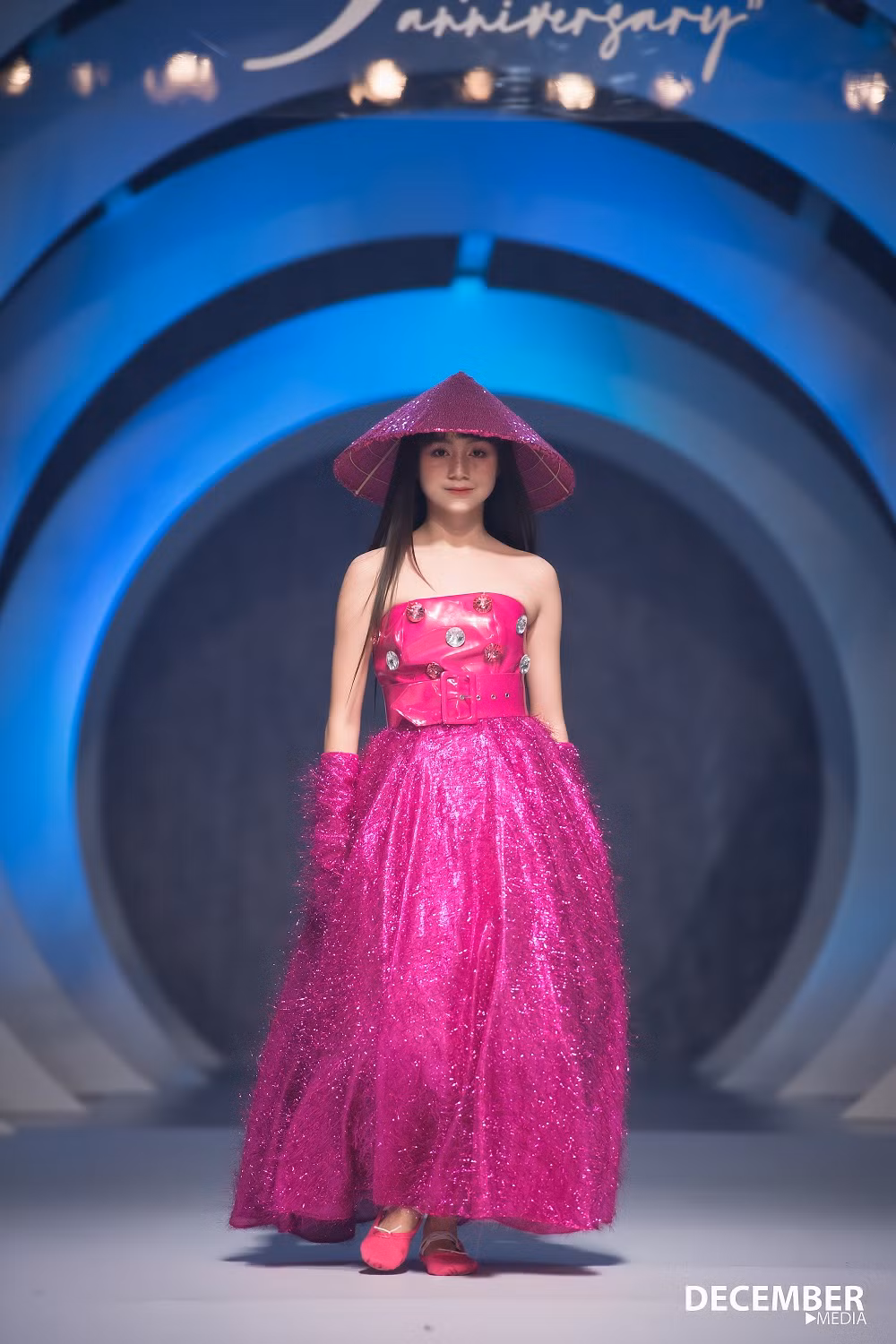 Mới đây, người mẫu nhí Ngọc Huyền được chú ý khi tham gia show thời trang kỷ niệm 5 năm thành lập thương hiệu Happy Clothing của nhà thiết kế Thảo Nguyễn.