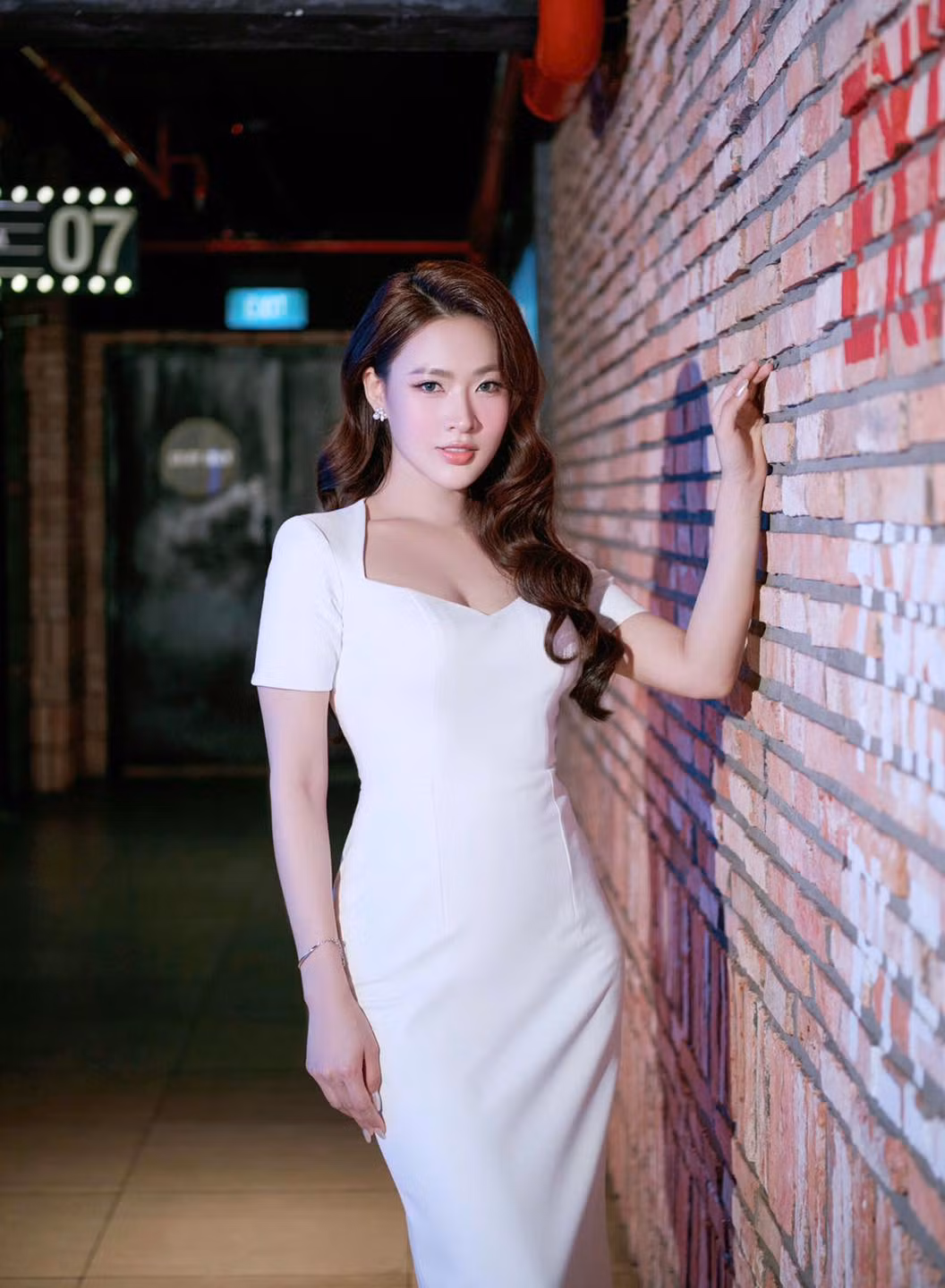 Sở hữu làn da trắng mịn cùng body thon thả nên dường như chẳng hề có kiểu đồ nào làm khó được Minh Trang.