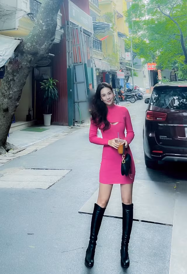 Mai Ngọc được mệnh danh là "MC đẹp nhất VTV" bởi sở hữu vẻ ngoài xinh đẹp, lối dẫn thanh lịch nhẹ nhàng.