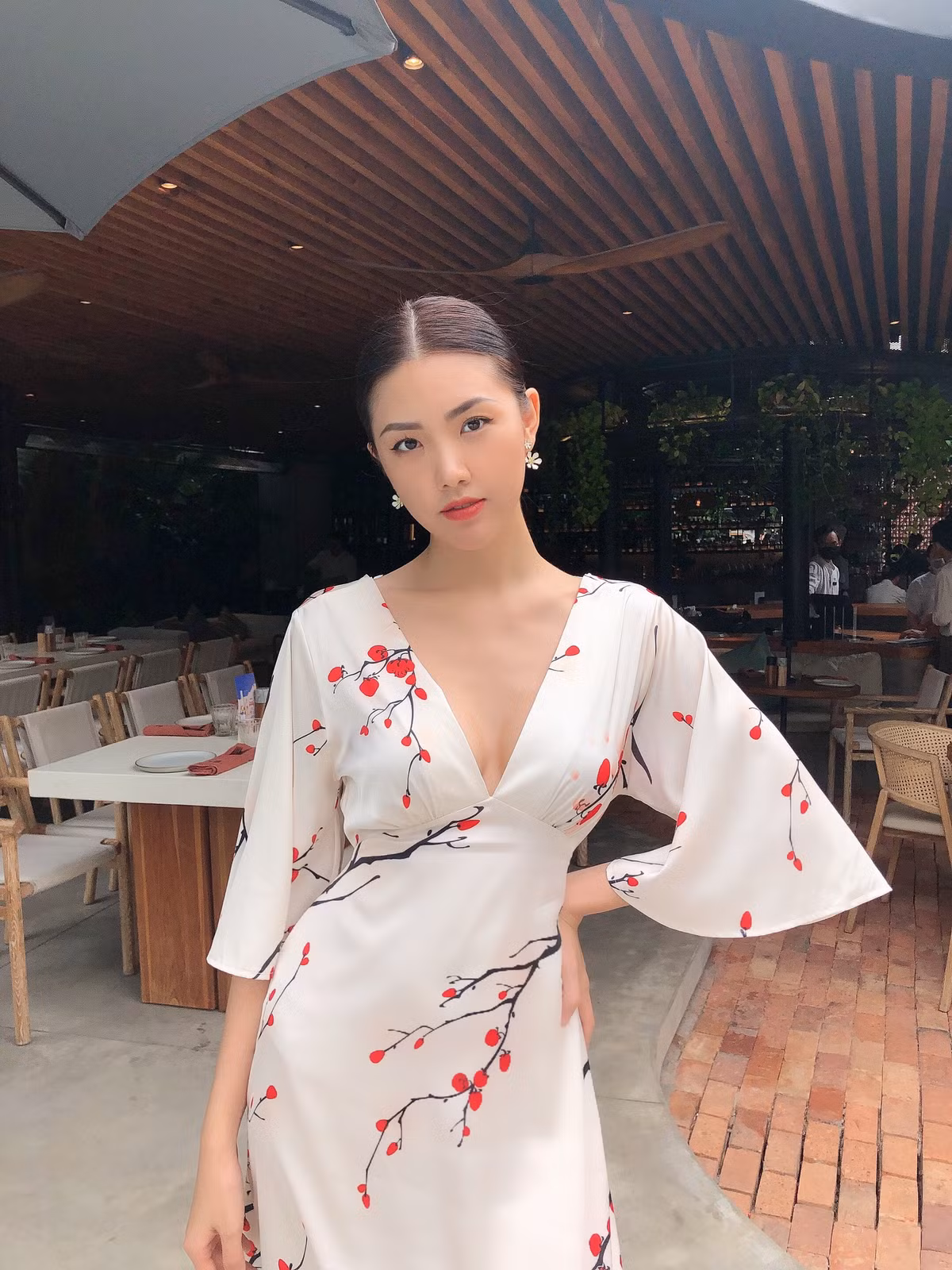 Không chỉ tập trong nhà, Kim My còn tập ở không gian ngoài trời để tinh thần sảng khoái và tốt hơn cho việc hít thở.