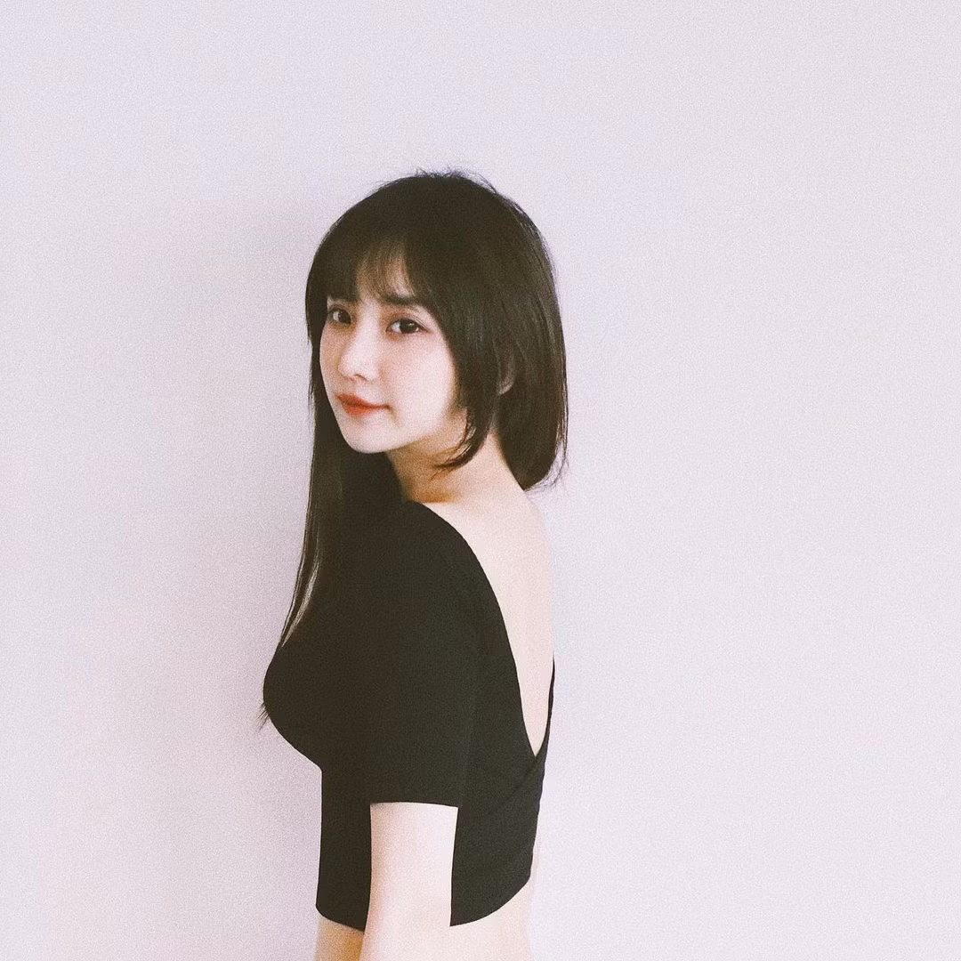Liu Fangxuan (sinh năm 1996) là hot girl nổi tiếng Đài Loan (Trung Quốc). Khác với những người đẹp lựa chọn phong trang điểm đậm, cô nàng 9X thu hút sự chú ý bằng chính nét đẹp mộc mạc của mình.
