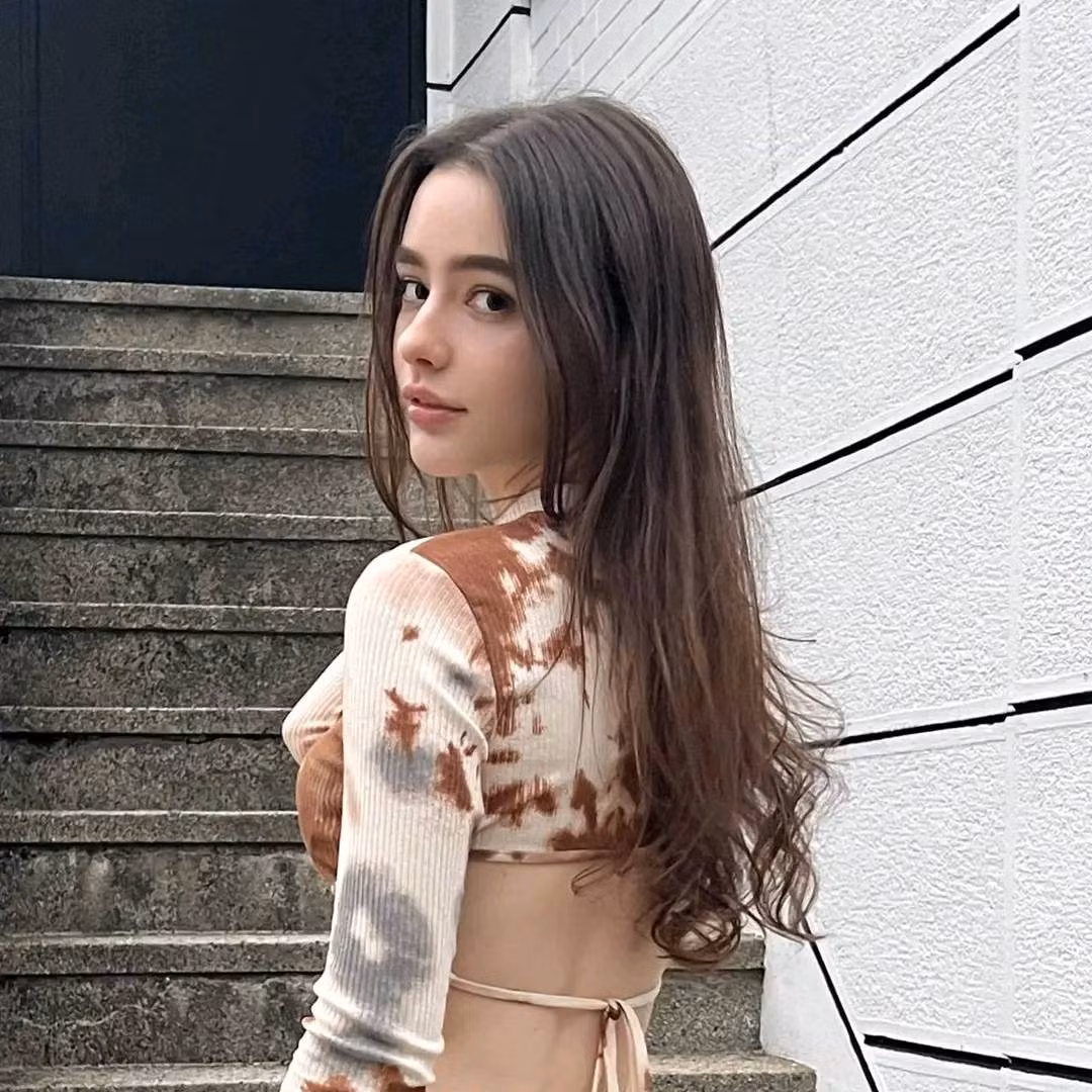 Dasha Taran bắt đầu sự nghiệp với công việc nhiếp ảnh gia. Sau đó, chính nhiếp ảnh gia lại được một nhiếp ảnh gia khác mời chụp ảnh. Khoảnh khắc này đã giúp cô bén duyên với công việc người mẫu.