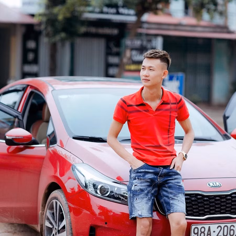 Sự việc diễn ra vào chiều ngày 20/10. Lúc này, chủ kênh Youtube Duy Thường TV cùng nhóm bạn của mình điều khiển xe ô tô Mercedes E300 lưu thông trên đường dân sinh thuộc khu vực cầu Kép, thị trấn Kép, Lạng Giang, Bắc Giang. Tuy nhiên, nhóm chạy xe quá tốc độ cho phép.
