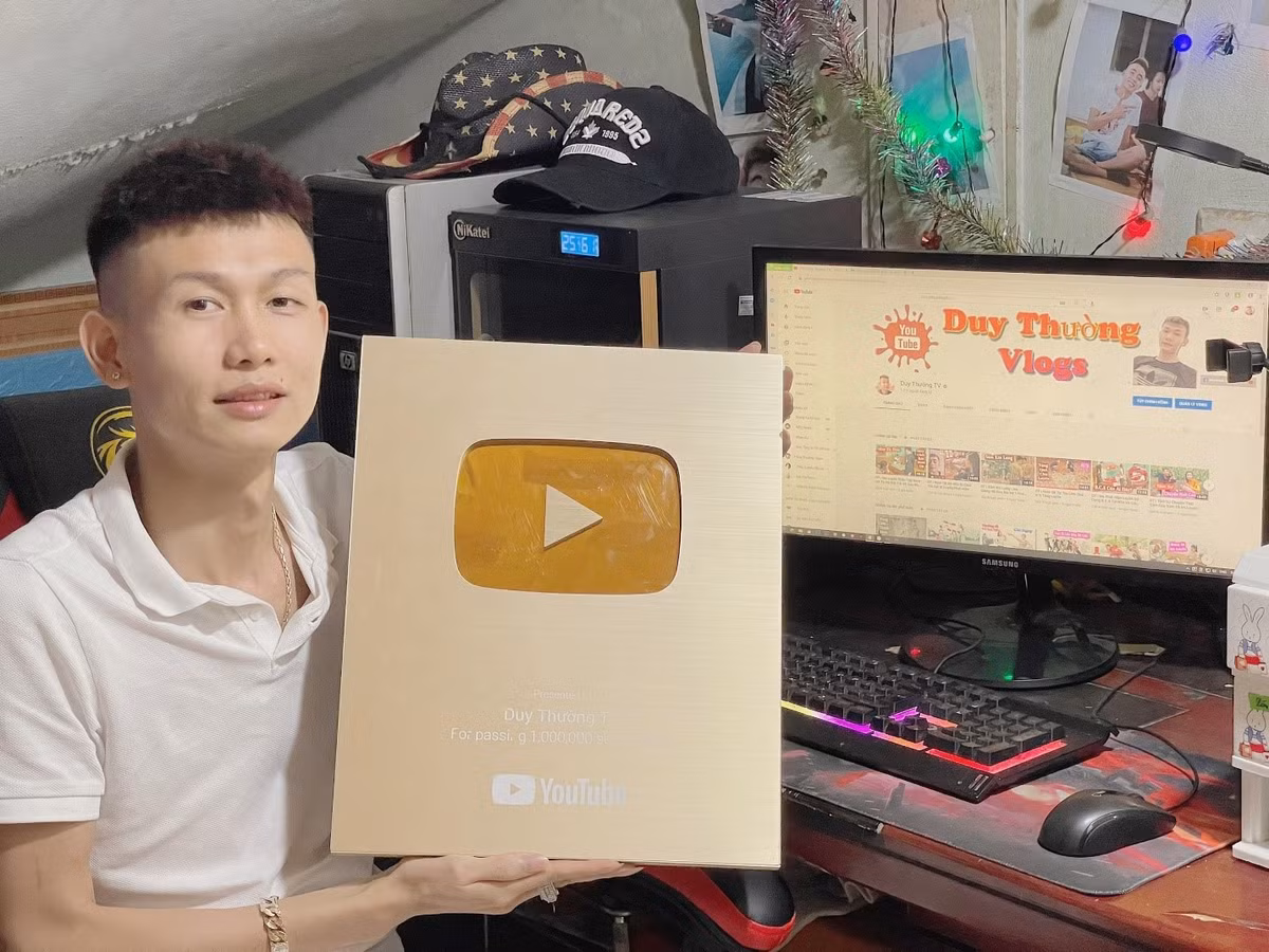 Duy Thường trả lời CSGT rằng: ''Em quay cá nhân của em, em làm cái gì là việc của em. Em không biết lực lượng của anh là ai nhưng em có quyền giám sát''.