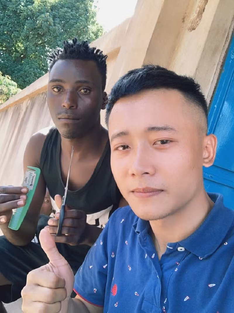 Thứ hai, người dùng cần lưu ý khi sử dụng các phần mềm miễn phí. Trước đây Quang Linh vẫn thường sử dụng phần mềm edit video và vô tư "crack" (bẻ khóa) để được dùng miễn phí hàng tháng.