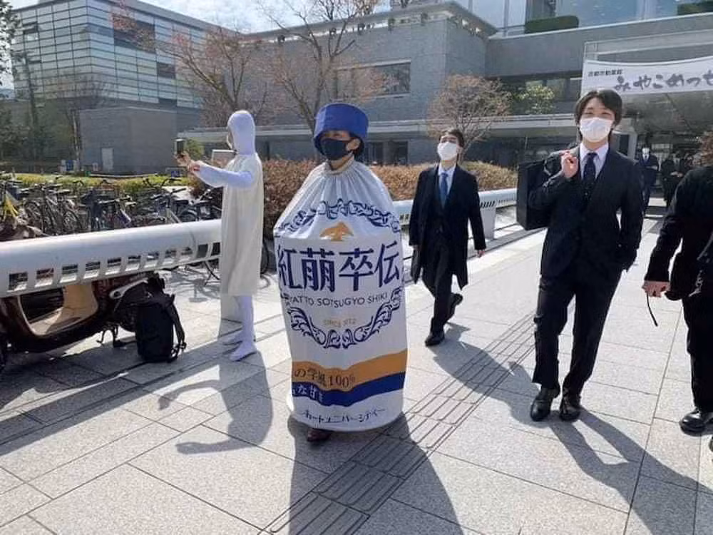 Trường Đại học Kyoto là một trong những trường đại học lâu đời nhất xứ sở hoa anh đào, thành lập vào năm 1897.