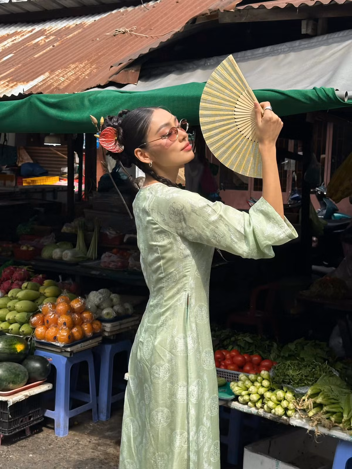 Nếu để ý kĩ guu thời trang của Thảo Nhi Lê, chắc hẳn nhiều fan của cô nàng sẽ nhận ra không có bất cứ bộ đồ nào làm khó được nữ rich kid.