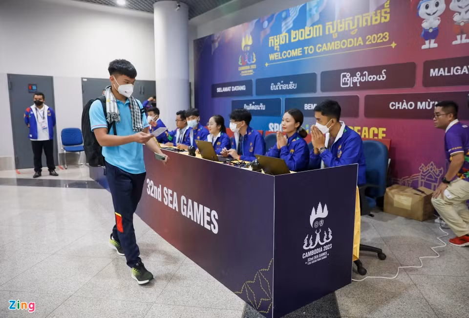 Tại Campuchia, U22 Việt Nam ở khách sạn Phnom Penh - nơi đóng quân của tất cả các đội bóng nam và nữ khi tham dự SEA Games 32. Ảnh: Zing