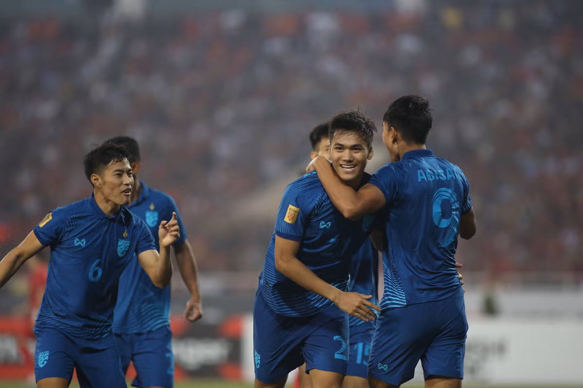 Viet Nam 2-2 Thai Lan: Chung ket luot ve du bao kho khan