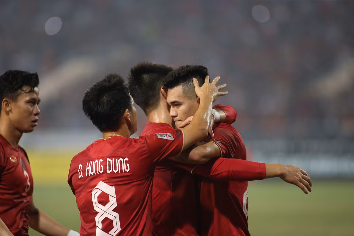 Viet Nam 2-2 Thai Lan: Chung ket luot ve du bao kho khan-Hinh-4