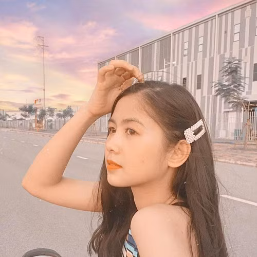 Không những vậy, nhan sắc ngây thơ, trong veo cũng như tính cách “tẻn tẻn”, dễ thương của Ngố Thư cũng khiến nhiều người yêu mến.