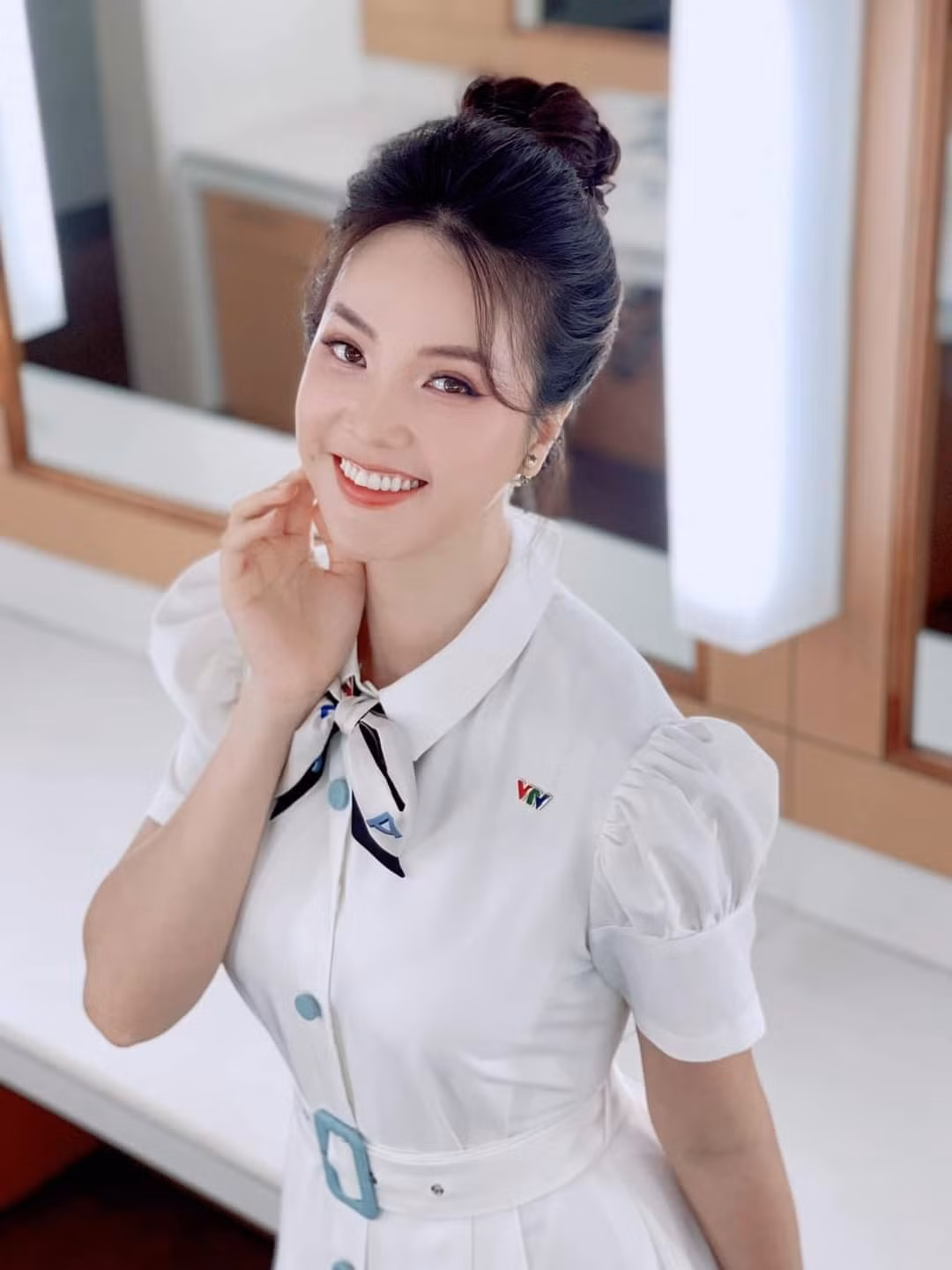 Thụy Vân là không chỉ là Á hậu xinh đẹp mà còn là BTV VTV duyên dáng, tài năng của Chuyển động 24h.