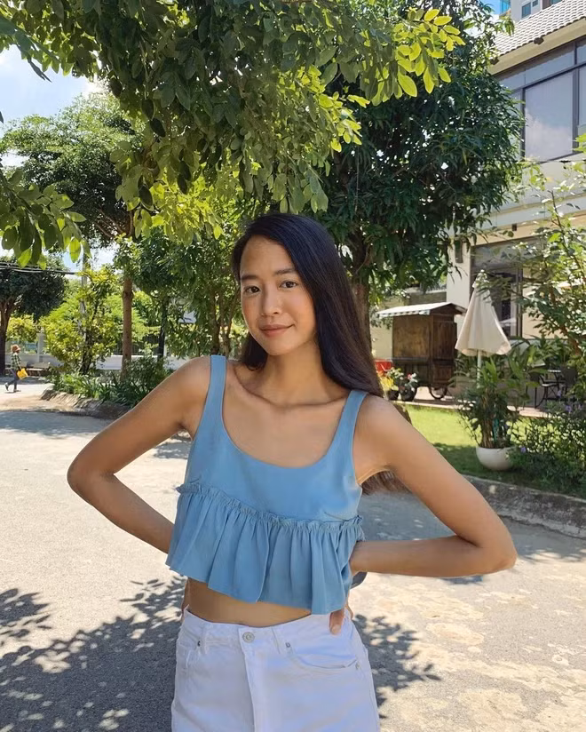Làn da rám nắng cùng style chụp ảnh có chút táo bạo của Amandine nhìn thấy mê.
