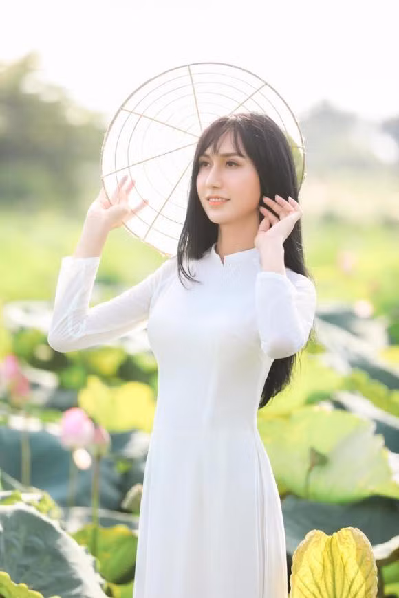 Ngoài ra, Lynk Lee còn tiết lộ: "Năm ngoái đến năm nay số cân em vẫn thế. Mỗi lần gặp mọi người đều bảo em gầy đi à"....