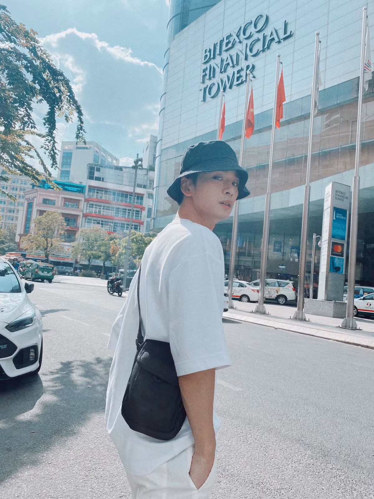Với hình ảnh cơ bắp cuồn cuộn mới của Trần Nghĩa, nhiều netizen còn đoán già đoán non rằng liệu phải chẳng anh chàng sắp vào vai diễn mới và biết đâu đấy lại "ngầu hơn'.