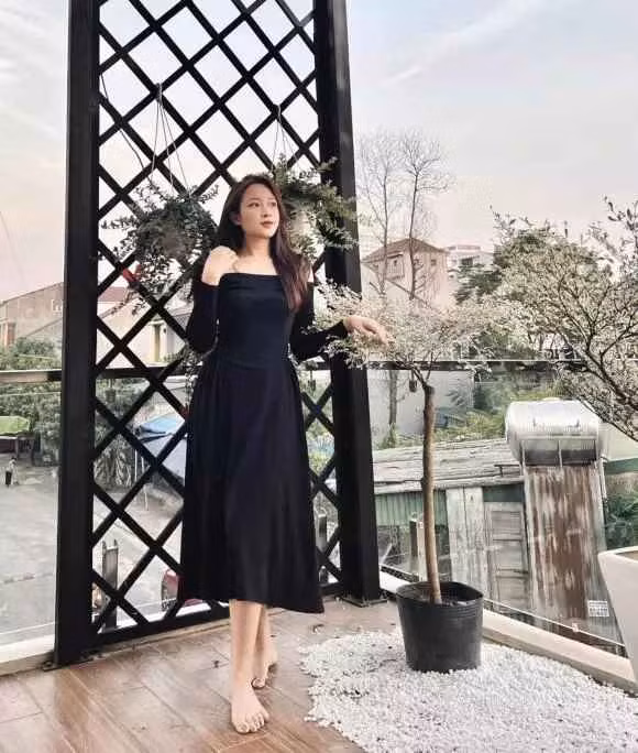 "Sắp đẹp rồi, cố lên", Võ Nhật Linh đăng ảnh check-in trong phòng tập gym.
