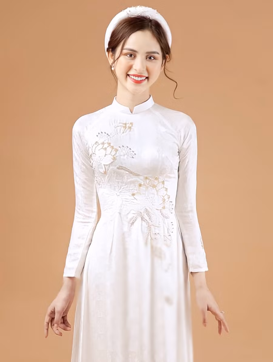 Hình ảnh của người đẹp là một cô gái nữ tính, có nét đẹp trong trẻo, tạo được thiện cảm với người hâm mộ.