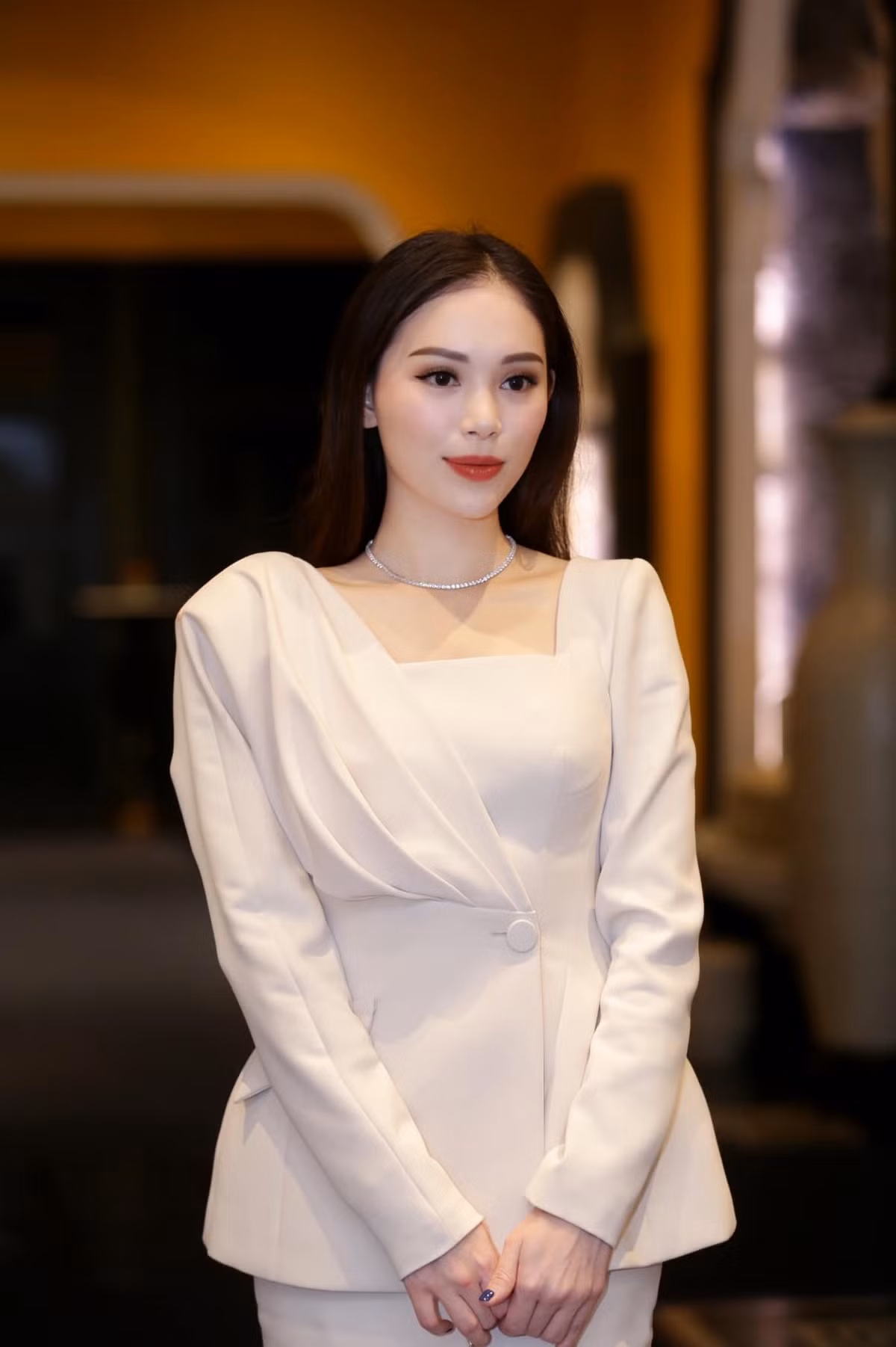 Linh Rin và Phillip Nguyễn liên tục chia sẻ khoảnh khắc về nhau trên story cá nhân, từ khoảnh khắc tình cảm đến "troll" nhau,...