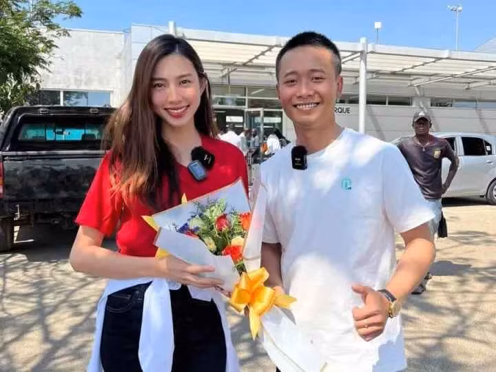 Qua kênh YouTube, anh chia sẻ về những trải nghiệm chân thực, giản dị cuộc sống của một người Việt sinh sống và giúp đỡ những người khó khăn ở nước bạn Angola. Từ đó, Quang Linh Vlogs nhận được rất nhiều sự mến mộ từ mọi người.