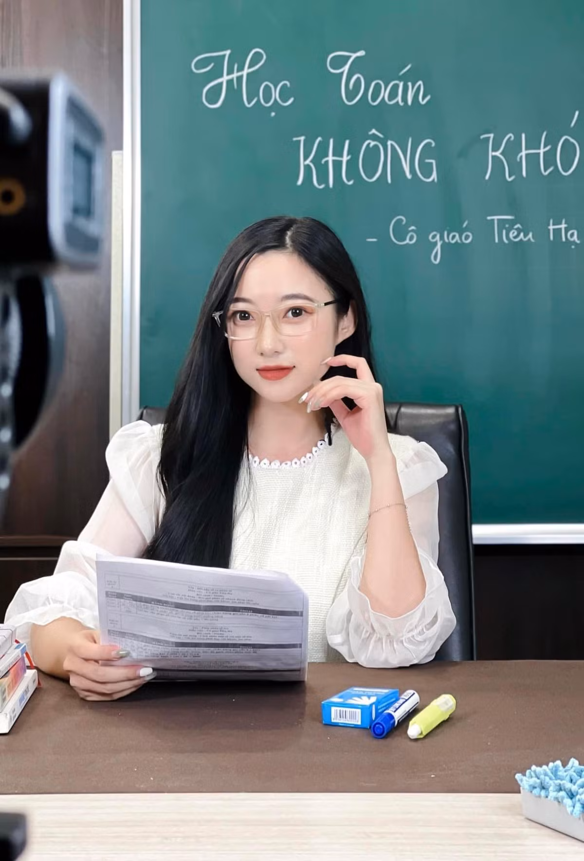 Hiện tại, ngoài giảng dạy Toán cấp 1, 2 trên các nền tảng trực tuyến, Tiêu Hạ còn là KOL trong lĩnh vực giáo dục, sáng tạo nội dung liên quan đến giáo dục và tham gia song song lĩnh vực nghệ thuật, diễn xuất.