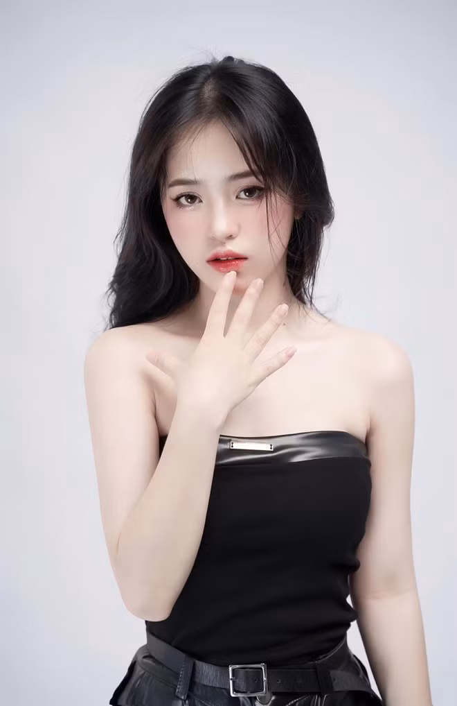 Những phượt thủ khi ghé thăm Mèo Vạc đều muốn đến địa điểm Vàng Sinh bán hàng để chụp ảnh cùng cô nàng.