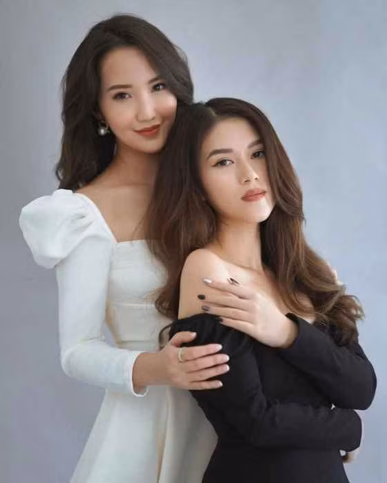 Trước phản ứng này Primmy Trương reup lại story của bạn và trêu: "Tuy đang bệnh nhưng vẫn phải bật dậy ngồi tính tiền rồi chuyển khoản trả nợ muốn gì nữa trời".