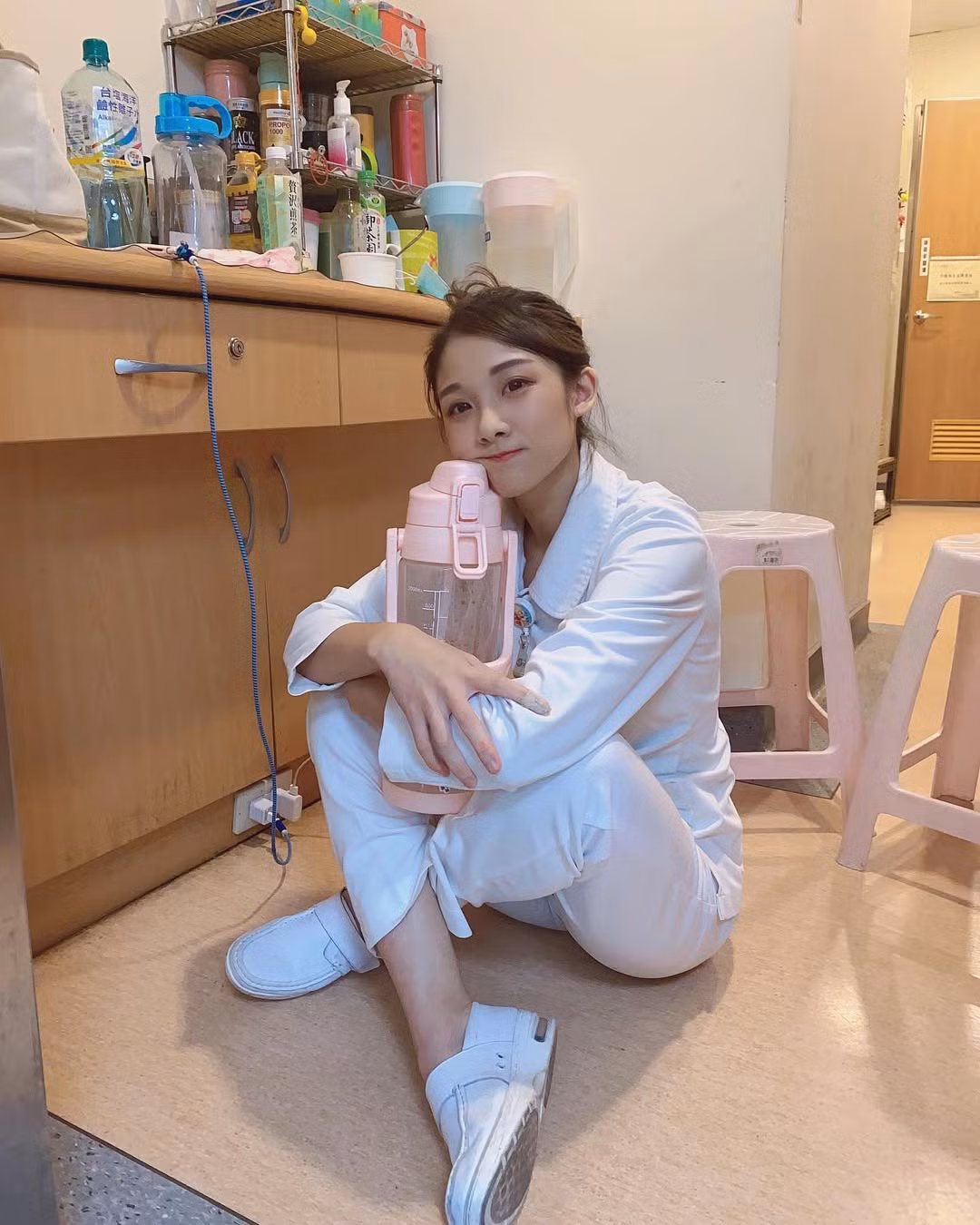 Tiểu Mễ là điều dưỡng viên dịu dàng, nụ cười ngọt ngào “chữa lành” bệnh nhân.