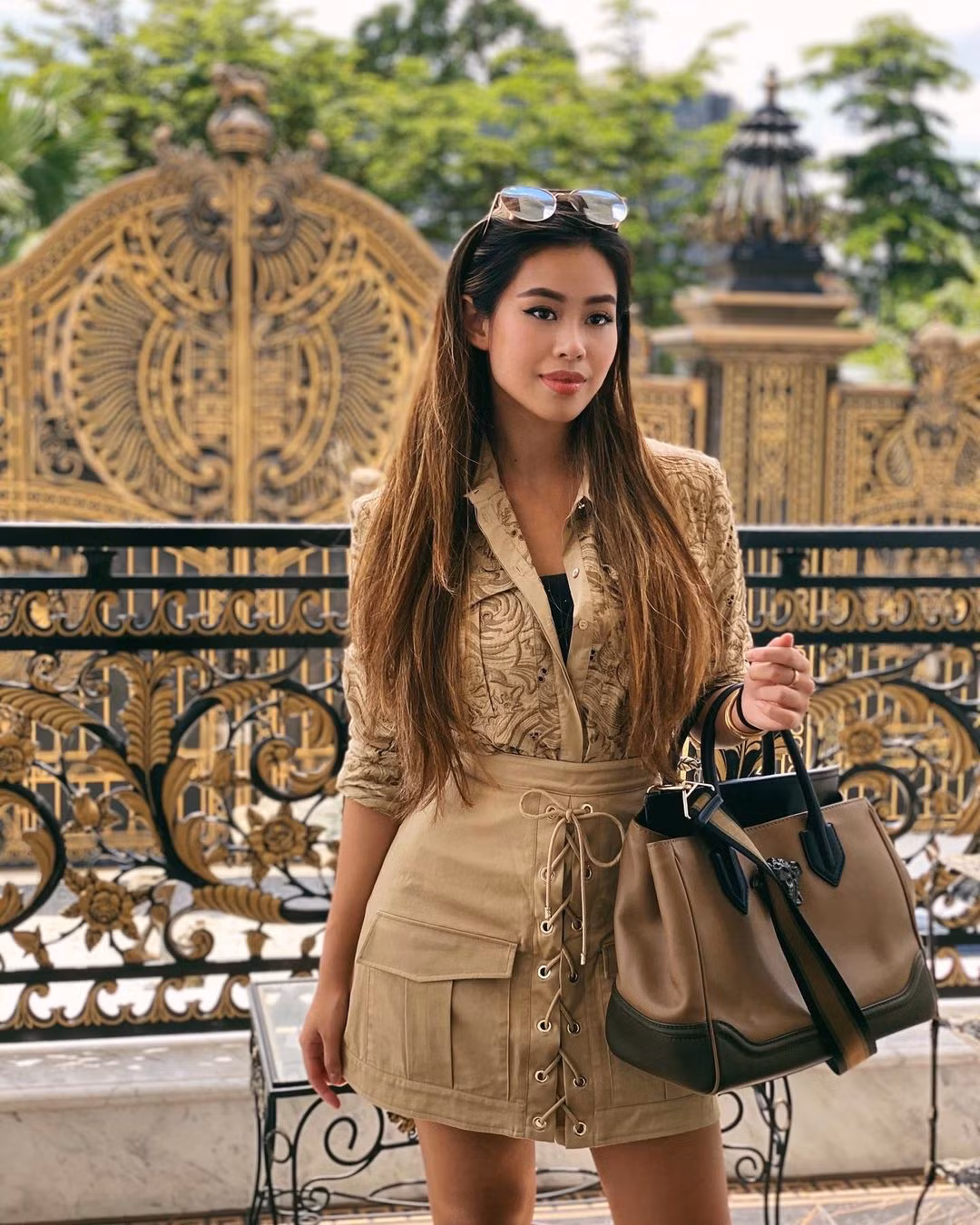 Theo dõi trang các nhân của rich kid Tiên Nguyễn, dù ở nhà cô nàng vẫn thường xuyên khoe những bộ outfit cực chất.