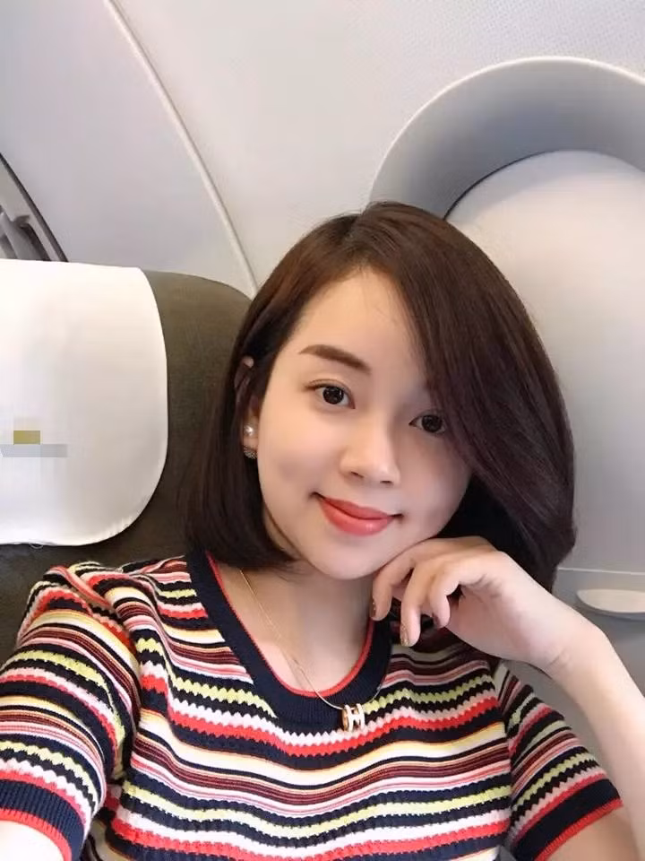 Khi đó, nàng hot girl hào hứng viết: "Năm nay nhà mình có thêm quân số nên bố mẹ dành tặng bạn này cho 2 anh em. Mong cả nhà mình sẽ có thật nhiều cuộc hành trình tươi đẹp với bạn mới này nha".