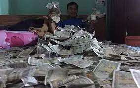 Nghe những lời chồng giải thích, cô dâu không kìm nổi sự tức giận mà bật khóc. Ảnh minh hoạ.