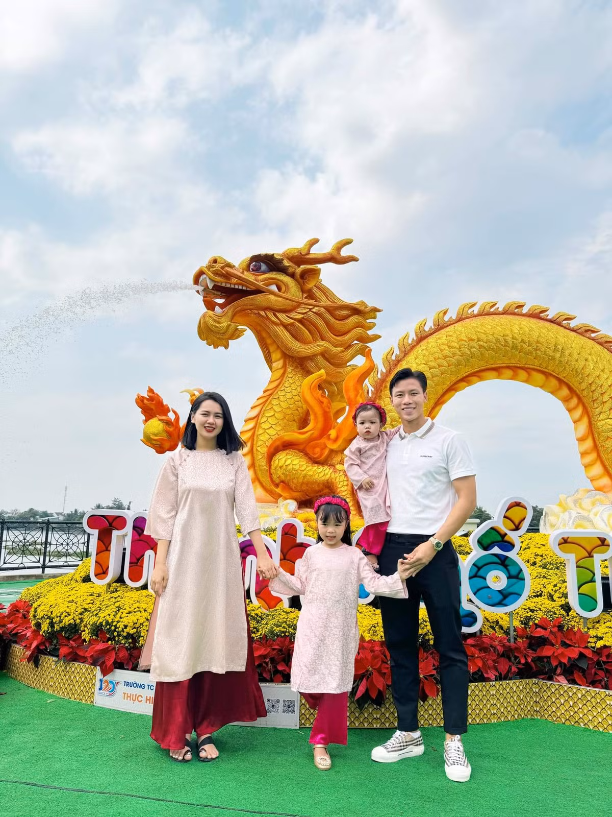 Đến nay, vợ chồng Quế Ngọc Hải đã có hai công chúa vô cùng xinh xắn và đáng yêu. Cuộc sống của chàng cầu thủ cũng khiến nhiều người phải ngưỡng mộ.