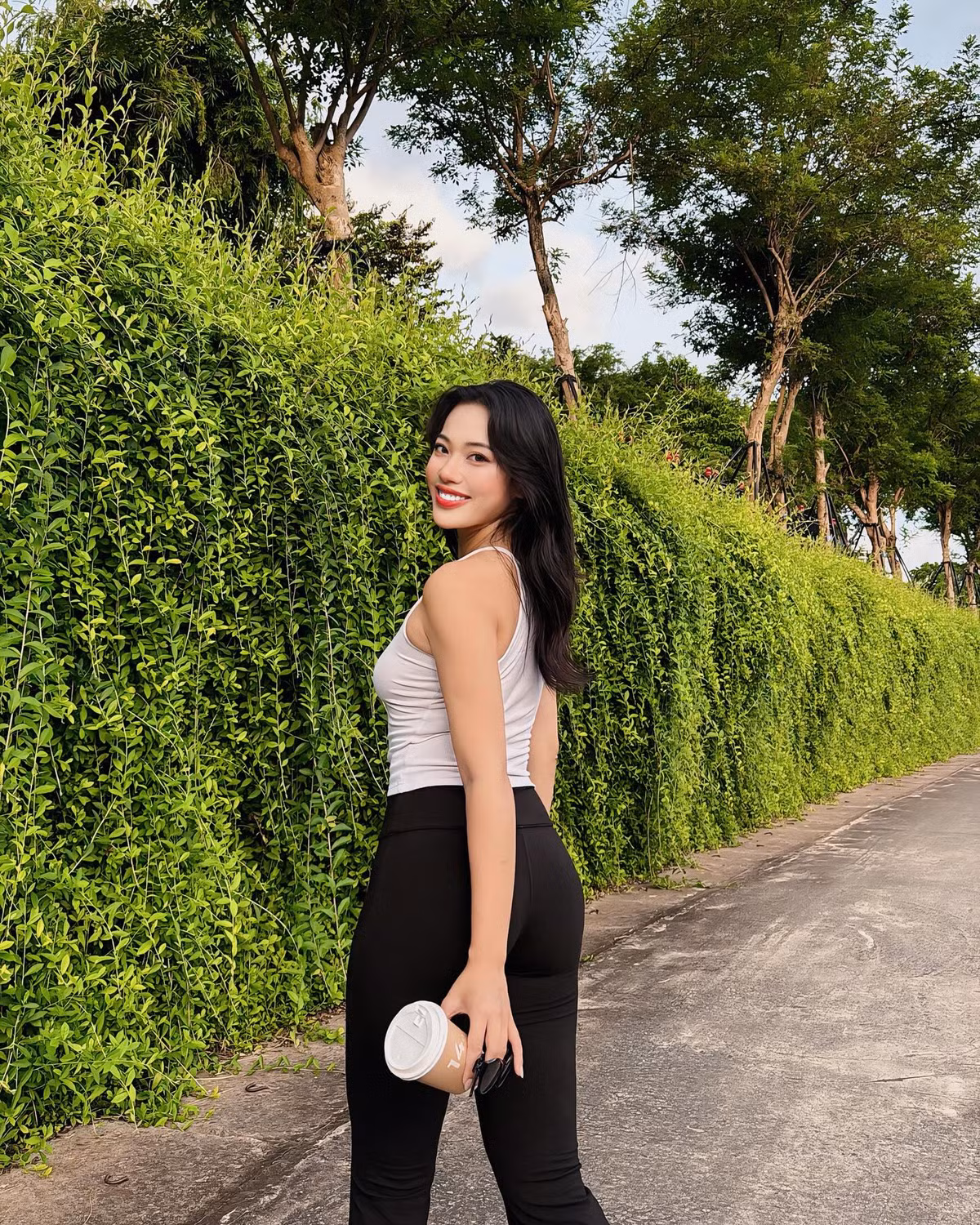 Bên cạnh đó thì mình kết hợp với phương pháp ăn 16:8 IF bữa sáng từ 8h sáng và sẽ kết thúc bữa cuối trong ngày trước 4h chiều", Hoàng Yến nói.